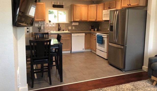 Cozy newly refinished home, yard, central location in Keizer