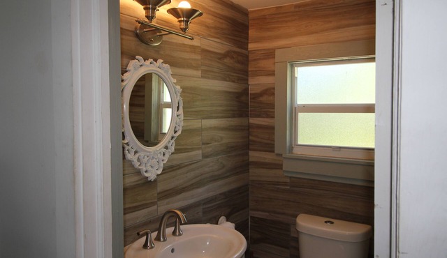 Cozy One Bedroom Cottage on The Indian River Lagoon "Old Florida Charm" in Fort Pierce