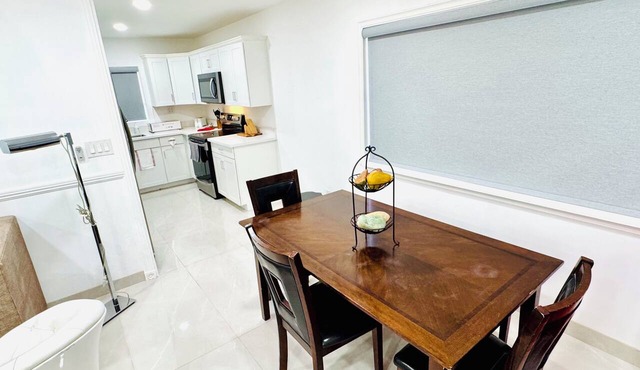 Cozy Renovated 3BR STRIP next LVCC book best-Spot Sale POOL Labor Day LVCC Sema in Las Vegas