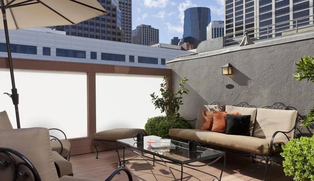 Cozy Suite Steps from San Francisco’s Waterfront, Shopping & Dining in San Francisco