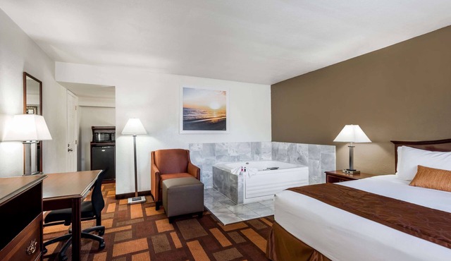 Days Inn & Suites by Wyndham Lodi