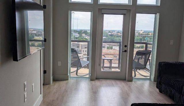 Deep Ellum Luxury Loft - Prime Walkable Location in Dallas