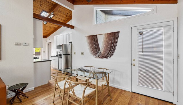 Designer retreat home near Stanford! Luxury, Gym, Peloton, office,Backyard,BBQ in Menlo Park