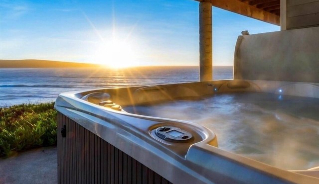 Dillon Beach~5-Star~Pacific Horizon~Hot Tub~Solar~WiFi~Summer Fun! ~Sea Glass in Dillon Beach
