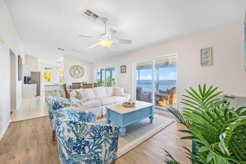 Direct RiverFront Paradise Home in Micco