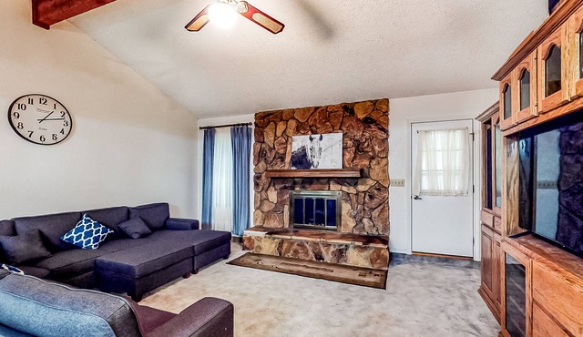Dog-friendly home with a wood-burning fireplace, board games, W/D, and patio in Pilot Point