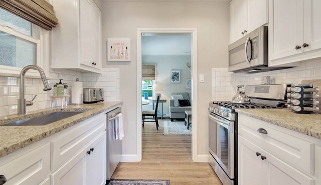 Downtown Paso: Rosé Getaway 2 Bed/1 Bath in Paso Robles