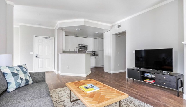 Dreamy San Mateo 2BR w/W/D, Pool, Gym, Parking, near 101, by Blueground in San Mateo