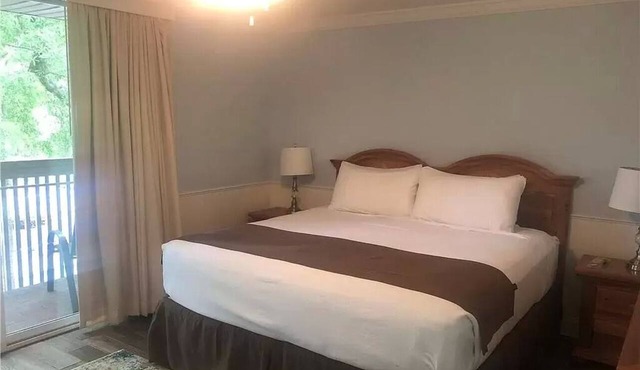 Driftwood beach adjacent, POOLSIDE, Off season rate, 20% off weekly, in Jekyll Island