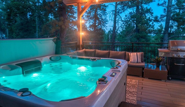 Duck Creek Escape - Hot Tub, Fire Pit & Family Fun in Duck Creek Village