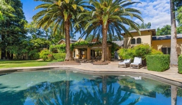 Elegant Sonoma Estate on 3 Private Acres in Prime location