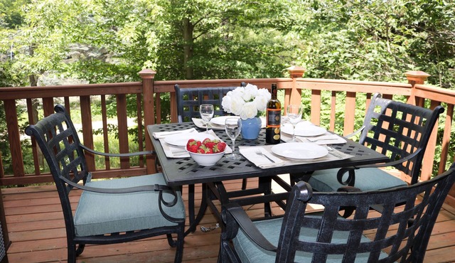 Enjoy the Deck - OPEN AUG 24-30 - Boyne Mountain Disc - sleeps 10 in Boyne Falls