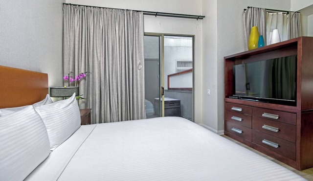 European-Style Comfort Near Fisherman's Wharf – Elegant Room