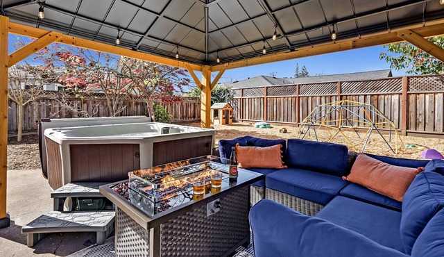 Family-Friendly*Curated Design*Play Area*Hot Tub