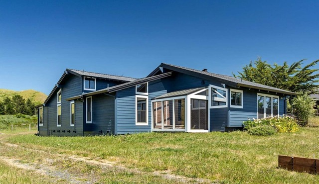 Fantastic Cabin with Fireplace in Bodega Bay, California