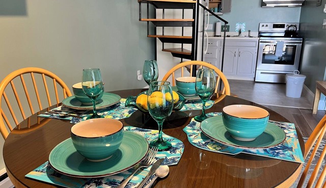 Footbridge Escape A Comfy Condo w/Pool, the Beach, Perkins Cove in Ogunquit