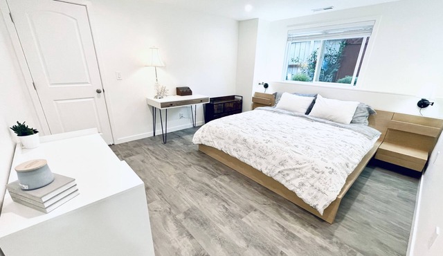Fully New remolded Entire space/Private Entry