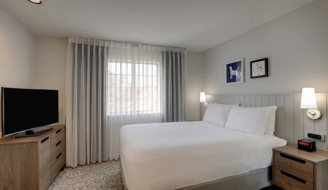 Fun Day at LEGOLAND Discovery Center! Spacious 2BR Unit w/Free Breakfast, Pool!