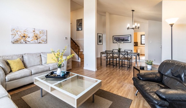 Gorgeous Bay Views Close to SFO and San Francisco (pet-friendly!)