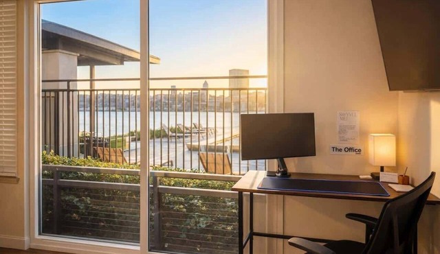 Gorgeous Lake View Suite | Gym, Pool & Workspace in Irving