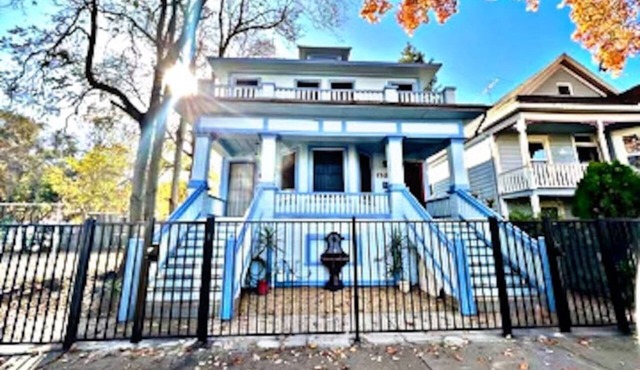 Grand Victorian in Mansion Flats - 3BR/1.5BA