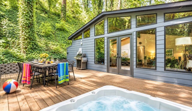 Guerneville~5-Star Redwood Retreat~Hot Tub~Summer Zen Escape!~Redwood Hollow in Monte Rio