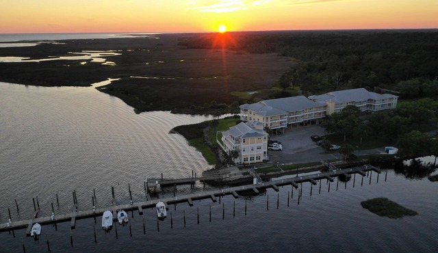 Gulf Breeze Condo #107 - Wifi, Private Boat Ramp and Pool in Steinhatchee