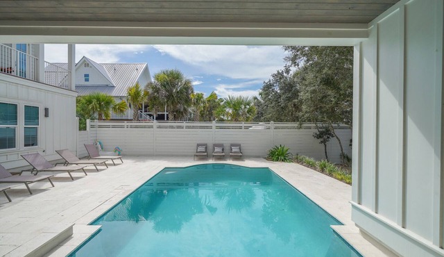 Gulf views! 2 minute walk to beach. Large pool and outdoor space! 7 bikes, LSV! in Seacrest