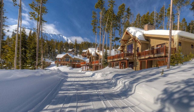 Harvest Moon Haven | Premier Ski Access + Hot Tub in Big Sky