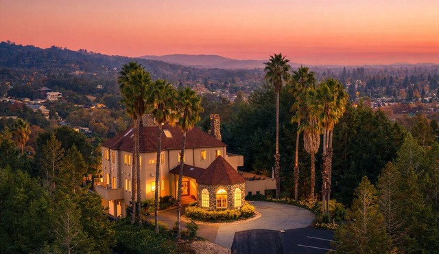 Healdsburg Luxury Villa Estate | Private Boutique Stay Near Plaza & Wineries