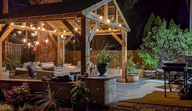 Heated Pool, Hot Tub & Fire Pit in Ruby Park in Eugene