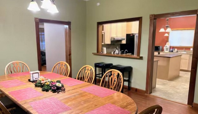 Historic Charm- 4 bedroom house in wonderful Fortuna with hot tub in Fortuna