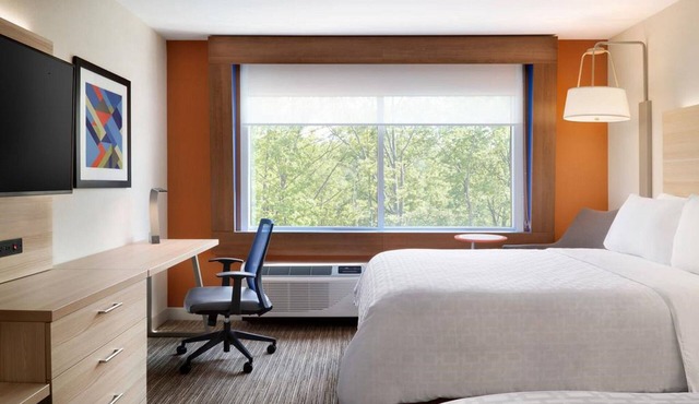 Holiday Inn Express & Suites San Jose Airport by IHG