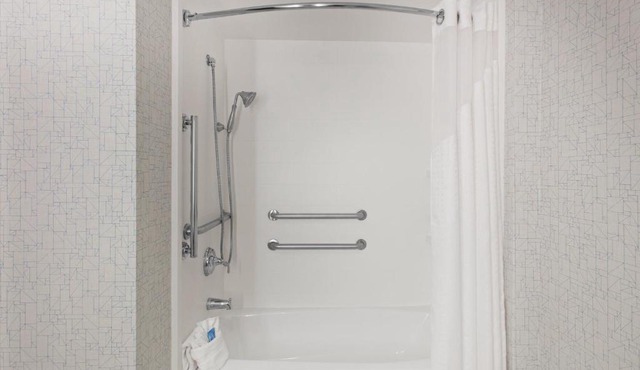 Holiday Inn Express & Suites Oakland - Airport by IHG