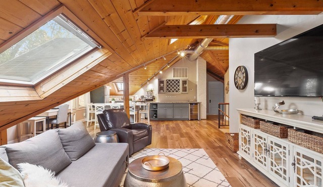 Home in the Heart of Midtown Sacramento!