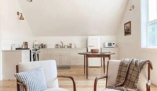 Homestead Barn Loft: Tesla Chargers, Wedding Venue