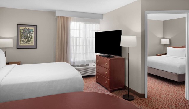 Ideal Group Retreat – Two 1BR Suites w/Kitchen & Living Area