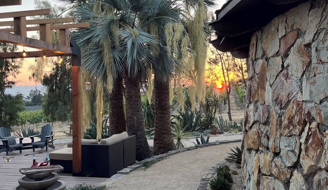 Ironstone - A Circular Stone 2-Bed Oasis in the Vineyards with Hot Tub & Firepit