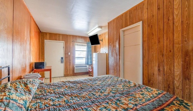 King Bed with Kitchenette Non-Smoking in Corpus Christi TX
