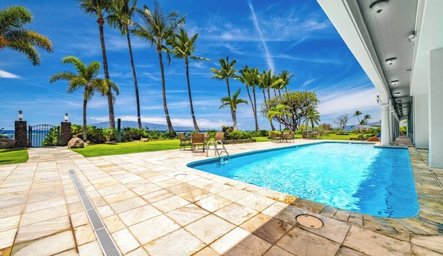 Lahaina Shores Front St Oceanfront Resort | Pool, Hot Tub, Beachfront, Sleeps 4 in Lahaina