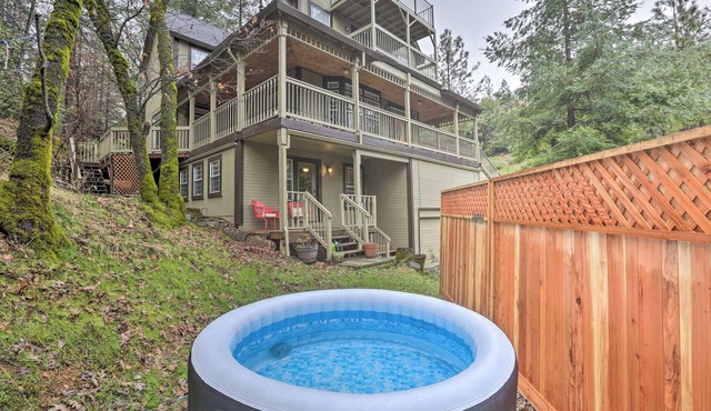Lake Country Private 2BR Updated Suite w/Hot Tub