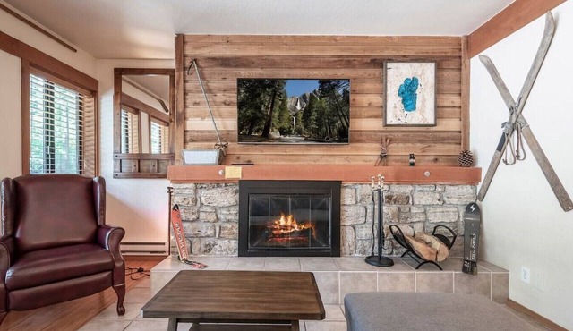 Lake+Pow Studio: Min to Lake/Pool/HotTub/Sauna in Placer County