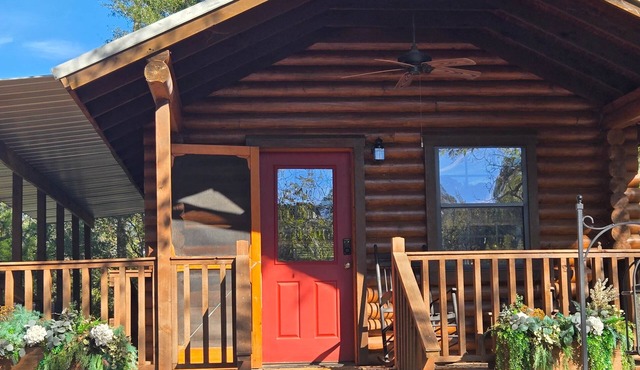 Lakefront Cabin Little Red Hen in Morris County