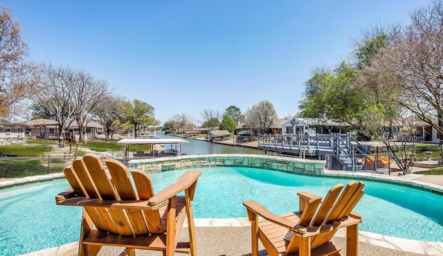 Lakefront with Private Pool, Deck, AND Hot Tub! in Granbury