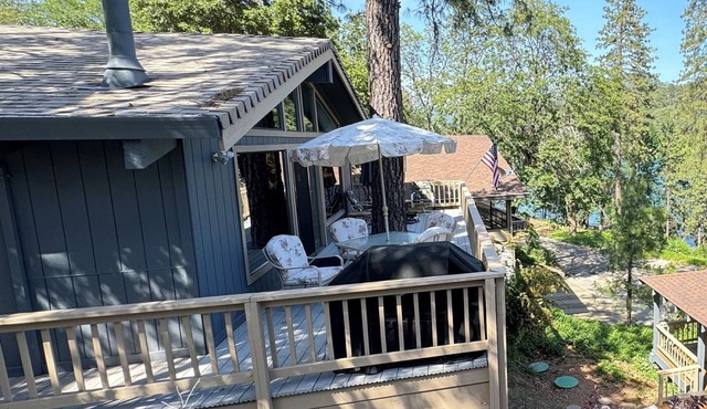 Lakeview, Pool Table, Near Marina, Sleeps 10 in Lakehead