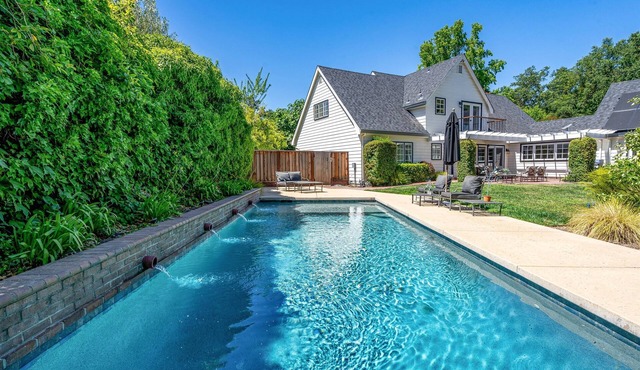 Large Quiet Sonoma Oasis with Pool