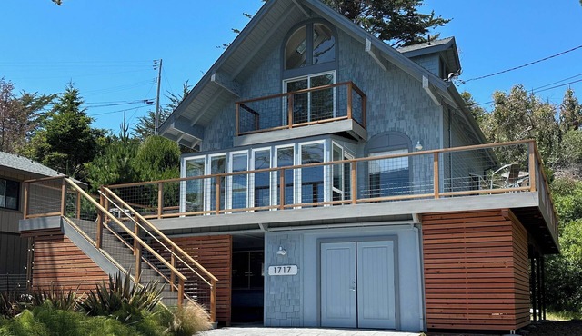 Las Brisas-newly renovated with magnificent view of harbor and Point Reyes.