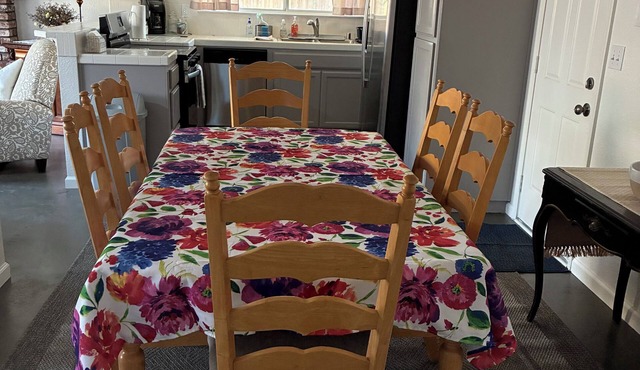 Little Palace in Turlock. 3 bdrm, 2 bath. Steps from Stanislaus Univ. & Hospital