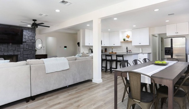 Location! Dog Friendly+2 KING Beds+Grill+Sleeps 9 in San Antonio