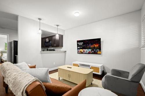 Lux 1BR Apt in North Loop Near UT Free Parking in Austin